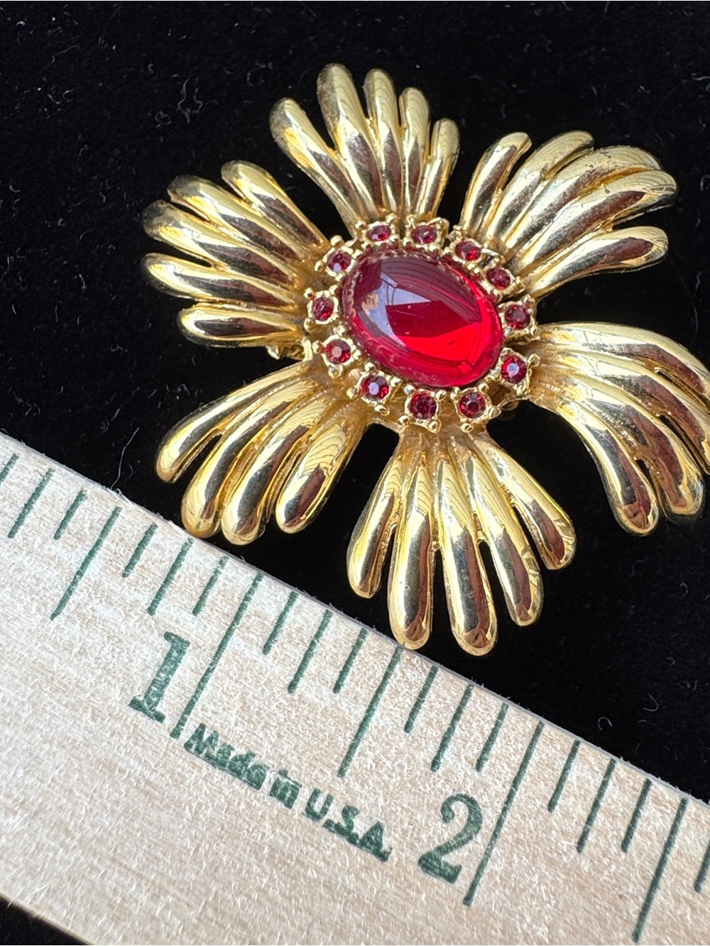 Vintage Graziano Gold-Tone Floral Clip Earrings with Red Cabochon - Picture 6 of 6